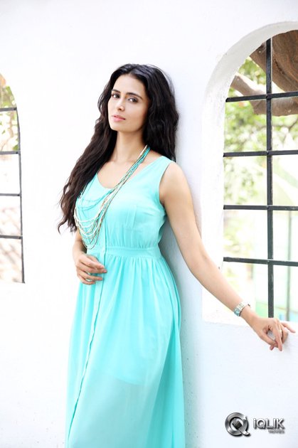 Meenakshi-Dixit